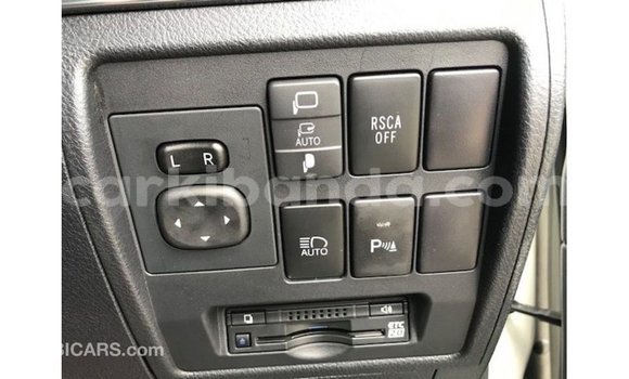 Gura Imported Toyota Land Cruiser White Imodoka i Import - Dubai mu Uganda Gura Imported Toyota Land Cruiser White Imodoka i Import - Dubai mu Uganda