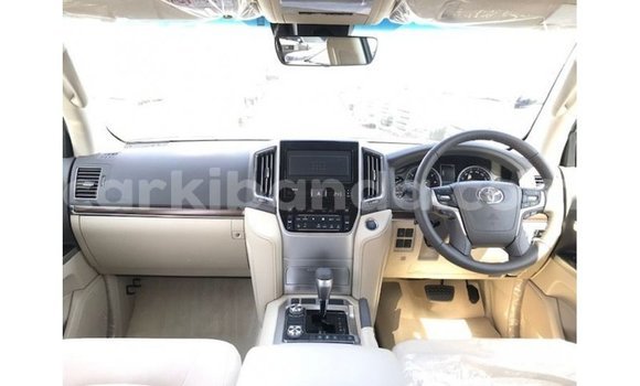 Gura Imported Toyota Land Cruiser White Imodoka i Import - Dubai mu Uganda Gura Imported Toyota Land Cruiser White Imodoka i Import - Dubai mu Uganda