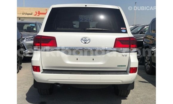 Gura Imported Toyota Land Cruiser White Imodoka i Import - Dubai mu Uganda Gura Imported Toyota Land Cruiser White Imodoka i Import - Dubai mu Uganda