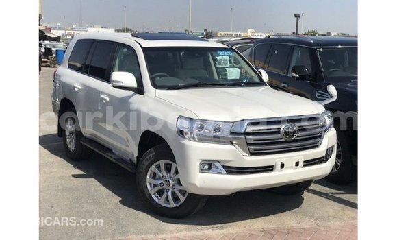 Gura Imported Toyota Land Cruiser White Imodoka i Import - Dubai mu Uganda Gura Imported Toyota Land Cruiser White Imodoka i Import - Dubai mu Uganda