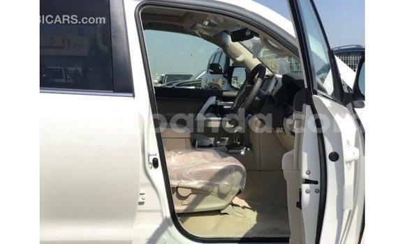Gura Imported Toyota Land Cruiser White Imodoka i Import - Dubai mu Uganda Gura Imported Toyota Land Cruiser White Imodoka i Import - Dubai mu Uganda