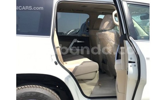 Gura Imported Toyota Land Cruiser White Imodoka i Import - Dubai mu Uganda Gura Imported Toyota Land Cruiser White Imodoka i Import - Dubai mu Uganda