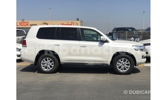 Gura Imported Toyota Land Cruiser White Imodoka i Import - Dubai mu Uganda Gura Imported Toyota Land Cruiser White Imodoka i Import - Dubai mu Uganda