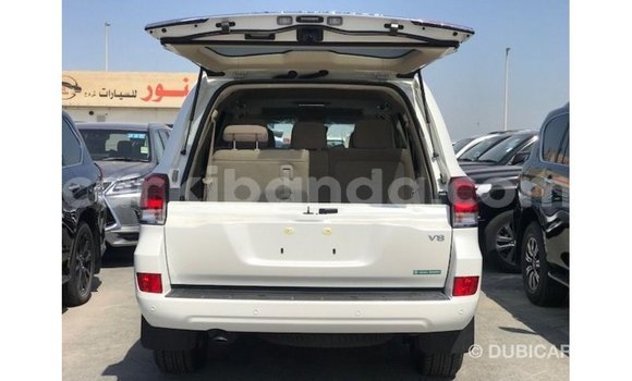 Gura Imported Toyota Land Cruiser White Imodoka i Import - Dubai mu Uganda Gura Imported Toyota Land Cruiser White Imodoka i Import - Dubai mu Uganda