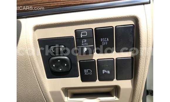 Gura Imported Toyota Land Cruiser White Imodoka i Import - Dubai mu Uganda Gura Imported Toyota Land Cruiser White Imodoka i Import - Dubai mu Uganda