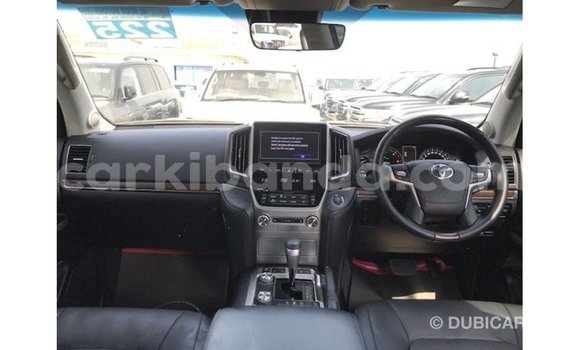 Nunua Imported Toyota Land Cruiser Nyeupe Gari ndani ya Import - Dubai nchini Uganda Nunua Imported Toyota Land Cruiser Nyeupe Gari ndani ya Import - Dubai nchini Uganda