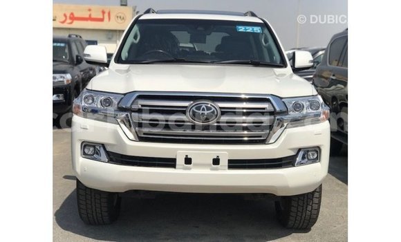 Nunua Imported Toyota Land Cruiser Nyeupe Gari ndani ya Import - Dubai nchini Uganda Nunua Imported Toyota Land Cruiser Nyeupe Gari ndani ya Import - Dubai nchini Uganda