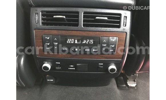 Nunua Imported Toyota Land Cruiser Nyeupe Gari ndani ya Import - Dubai nchini Uganda Nunua Imported Toyota Land Cruiser Nyeupe Gari ndani ya Import - Dubai nchini Uganda