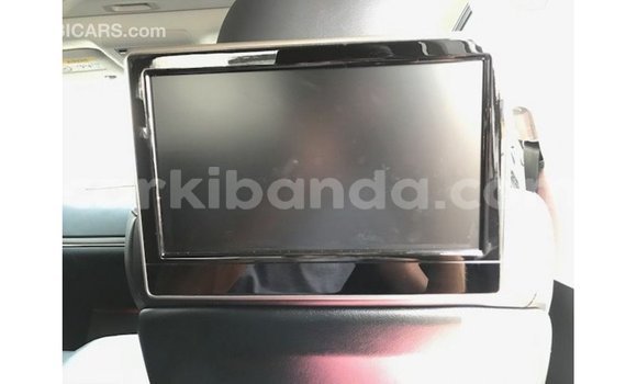 Nunua Imported Toyota Land Cruiser Nyeupe Gari ndani ya Import - Dubai nchini Uganda Nunua Imported Toyota Land Cruiser Nyeupe Gari ndani ya Import - Dubai nchini Uganda