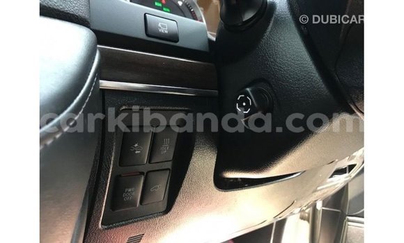 Nunua Imported Toyota Land Cruiser Nyeupe Gari ndani ya Import - Dubai nchini Uganda Nunua Imported Toyota Land Cruiser Nyeupe Gari ndani ya Import - Dubai nchini Uganda