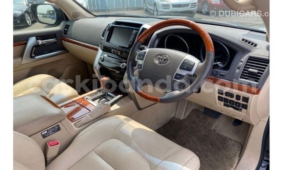 Acheter Import Voiture Toyota Land Cruiser Noir à Import - Dubai, Ouganda Acheter Import Voiture Toyota Land Cruiser Noir à Import - Dubai, Ouganda