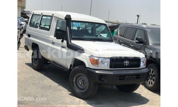 Gura Imported Toyota Land Cruiser White Imodoka i Import - Dubai mu Uganda Gura Imported Toyota Land Cruiser White Imodoka i Import - Dubai mu Uganda