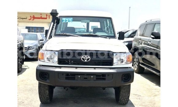 Gura Imported Toyota Land Cruiser White Imodoka i Import - Dubai mu Uganda Gura Imported Toyota Land Cruiser White Imodoka i Import - Dubai mu Uganda