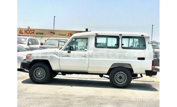 Gura Imported Toyota Land Cruiser White Imodoka i Import - Dubai mu Uganda Gura Imported Toyota Land Cruiser White Imodoka i Import - Dubai mu Uganda
