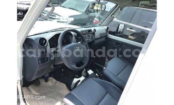 Gura Imported Toyota Land Cruiser White Imodoka i Import - Dubai mu Uganda Gura Imported Toyota Land Cruiser White Imodoka i Import - Dubai mu Uganda