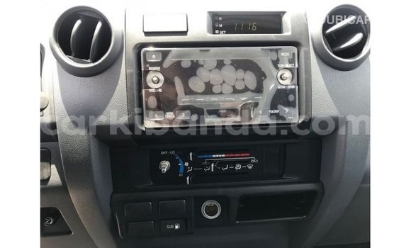 Gura Imported Toyota Land Cruiser White Imodoka i Import - Dubai mu Uganda Gura Imported Toyota Land Cruiser White Imodoka i Import - Dubai mu Uganda