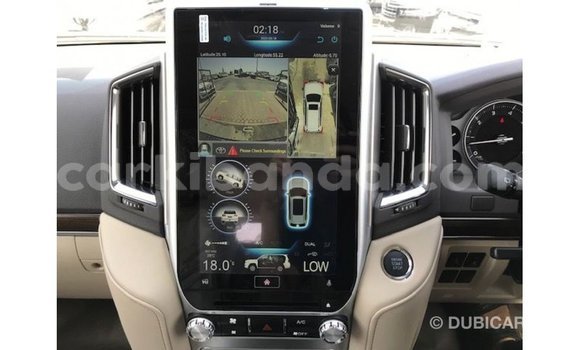 Acheter Import Voiture Toyota Land Cruiser Noir à Import - Dubai, Ouganda Acheter Import Voiture Toyota Land Cruiser Noir à Import - Dubai, Ouganda