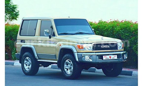 Acheter Import Voiture Toyota Land Cruiser Beige à Import - Dubai, Ouganda Acheter Import Voiture Toyota Land Cruiser Beige à Import - Dubai, Ouganda