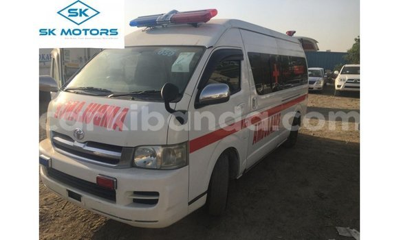 Gura Imported Toyota Hiace White Imodoka i Import - Dubai mu Uganda