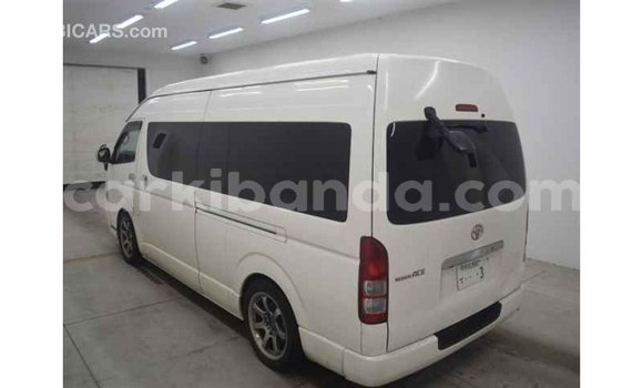 Acheter Import Voiture Toyota Hiace Blanc à Import - Dubai, Ouganda Acheter Import Voiture Toyota Hiace Blanc à Import - Dubai, Ouganda