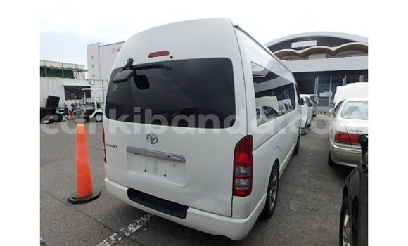 Acheter Import Voiture Toyota Hiace Blanc à Import - Dubai, Ouganda Acheter Import Voiture Toyota Hiace Blanc à Import - Dubai, Ouganda