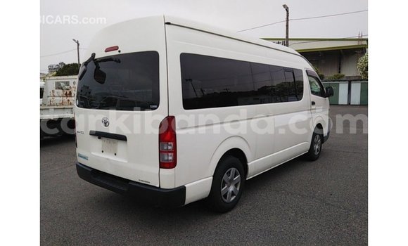 Acheter Import Voiture Toyota Hiace Blanc à Import - Dubai, Ouganda Acheter Import Voiture Toyota Hiace Blanc à Import - Dubai, Ouganda