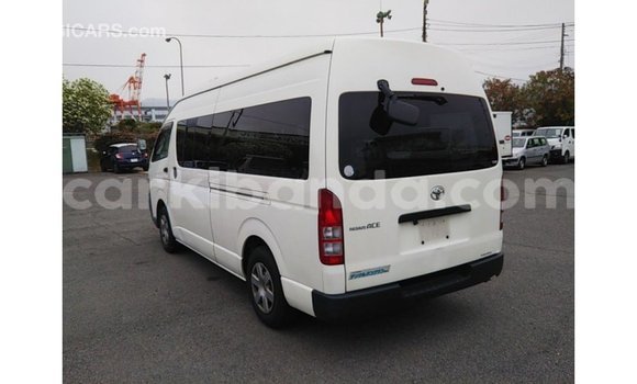 Acheter Import Voiture Toyota Hiace Blanc à Import - Dubai, Ouganda Acheter Import Voiture Toyota Hiace Blanc à Import - Dubai, Ouganda