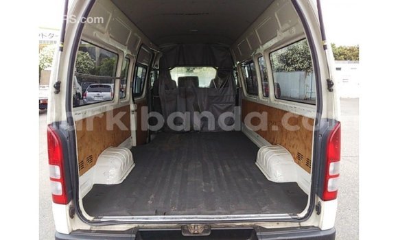 Acheter Import Voiture Toyota Hiace Blanc à Import - Dubai, Ouganda Acheter Import Voiture Toyota Hiace Blanc à Import - Dubai, Ouganda
