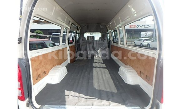 Acheter Import Voiture Toyota Hiace Blanc à Import - Dubai, Ouganda Acheter Import Voiture Toyota Hiace Blanc à Import - Dubai, Ouganda