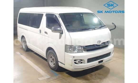 Acheter Import Voiture Toyota Hiace Blanc à Import - Dubai, Ouganda Acheter Import Voiture Toyota Hiace Blanc à Import - Dubai, Ouganda