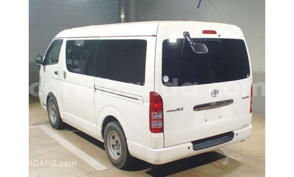 Acheter Import Voiture Toyota Hiace Blanc à Import - Dubai, Ouganda Acheter Import Voiture Toyota Hiace Blanc à Import - Dubai, Ouganda