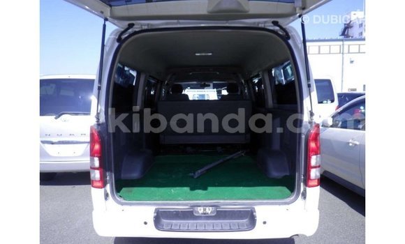 Acheter Import Voiture Toyota Hiace Blanc à Import - Dubai, Ouganda Acheter Import Voiture Toyota Hiace Blanc à Import - Dubai, Ouganda