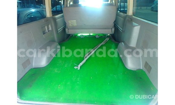 Acheter Import Voiture Toyota Hiace Blanc à Import - Dubai, Ouganda Acheter Import Voiture Toyota Hiace Blanc à Import - Dubai, Ouganda