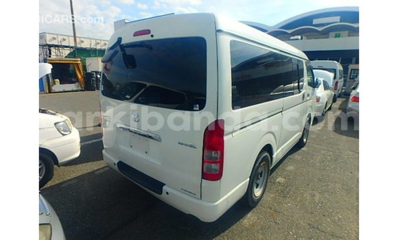 Acheter Import Voiture Toyota Hiace Blanc à Import - Dubai, Ouganda Acheter Import Voiture Toyota Hiace Blanc à Import - Dubai, Ouganda