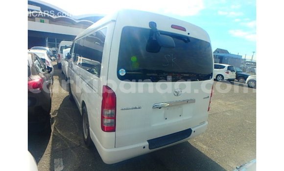 Acheter Import Voiture Toyota Hiace Blanc à Import - Dubai, Ouganda Acheter Import Voiture Toyota Hiace Blanc à Import - Dubai, Ouganda