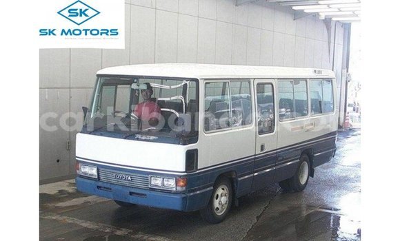 Gura Imported Toyota Coaster White Imodoka i Import - Dubai mu Uganda