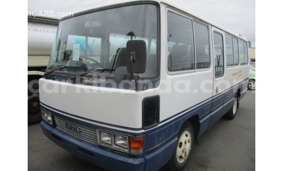 Acheter Import Voiture Toyota Coaster Blanc à Import - Dubai, Ouganda Acheter Import Voiture Toyota Coaster Blanc à Import - Dubai, Ouganda