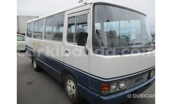 Acheter Import Voiture Toyota Coaster Blanc à Import - Dubai, Ouganda Acheter Import Voiture Toyota Coaster Blanc à Import - Dubai, Ouganda