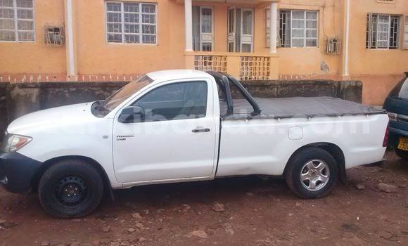 Gura Yakoze Toyota Hilux White Imodoka i Arua mu Uganda Gura Yakoze Toyota Hilux White Imodoka i Arua mu Uganda