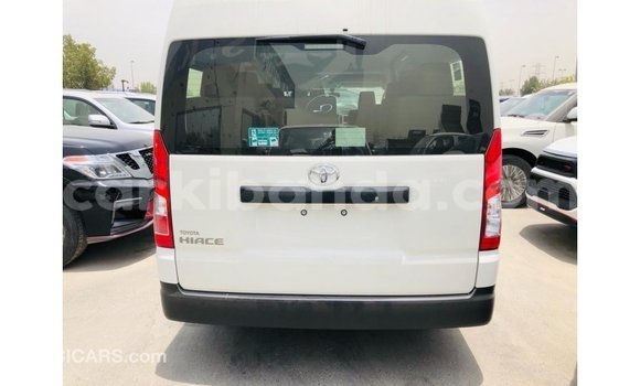 Acheter Import Voiture Toyota Hiace Blanc à Import - Dubai, Ouganda Acheter Import Voiture Toyota Hiace Blanc à Import - Dubai, Ouganda