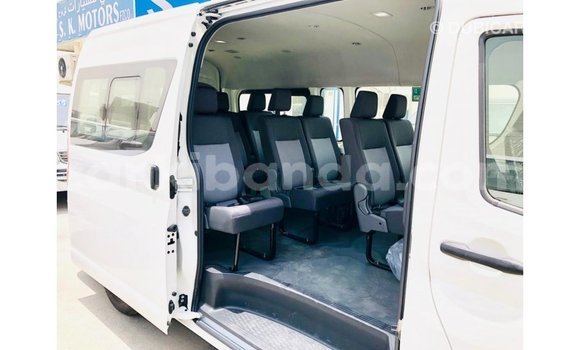 Acheter Import Voiture Toyota Hiace Blanc à Import - Dubai, Ouganda Acheter Import Voiture Toyota Hiace Blanc à Import - Dubai, Ouganda