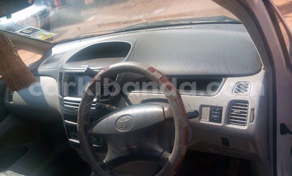 Nunua Ilio tumika Toyota Nadia Nyeupe Gari ndani ya Kampala nchini Uganda Nunua Ilio tumika Toyota Nadia Nyeupe Gari ndani ya Kampala nchini Uganda