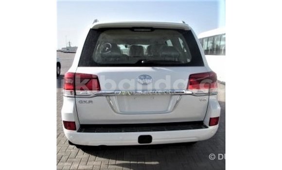 Acheter Import Voiture Toyota Land Cruiser Blanc à Import - Dubai, Ouganda Acheter Import Voiture Toyota Land Cruiser Blanc à Import - Dubai, Ouganda