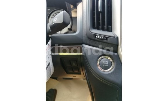 Acheter Import Voiture Toyota Land Cruiser Blanc à Import - Dubai, Ouganda Acheter Import Voiture Toyota Land Cruiser Blanc à Import - Dubai, Ouganda