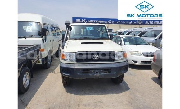 Nunua Imported Toyota Land Cruiser Nyeupe Gari ndani ya Import - Dubai nchini Uganda