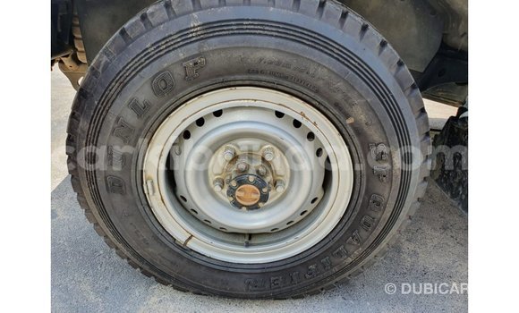 Acheter Import Voiture Toyota Land Cruiser Blanc à Import - Dubai, Ouganda Acheter Import Voiture Toyota Land Cruiser Blanc à Import - Dubai, Ouganda