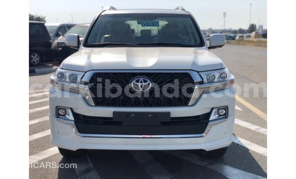Acheter Import Voiture Toyota Land Cruiser Blanc à Import - Dubai, Ouganda Acheter Import Voiture Toyota Land Cruiser Blanc à Import - Dubai, Ouganda