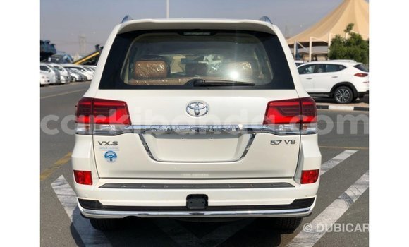 Acheter Import Voiture Toyota Land Cruiser Blanc à Import - Dubai, Ouganda Acheter Import Voiture Toyota Land Cruiser Blanc à Import - Dubai, Ouganda