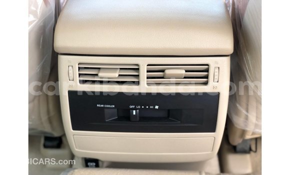 Acheter Import Voiture Toyota Land Cruiser Blanc à Import - Dubai, Ouganda Acheter Import Voiture Toyota Land Cruiser Blanc à Import - Dubai, Ouganda