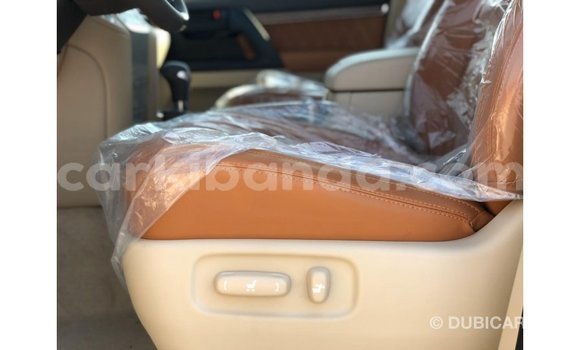 Acheter Import Voiture Toyota Land Cruiser Blanc à Import - Dubai, Ouganda Acheter Import Voiture Toyota Land Cruiser Blanc à Import - Dubai, Ouganda